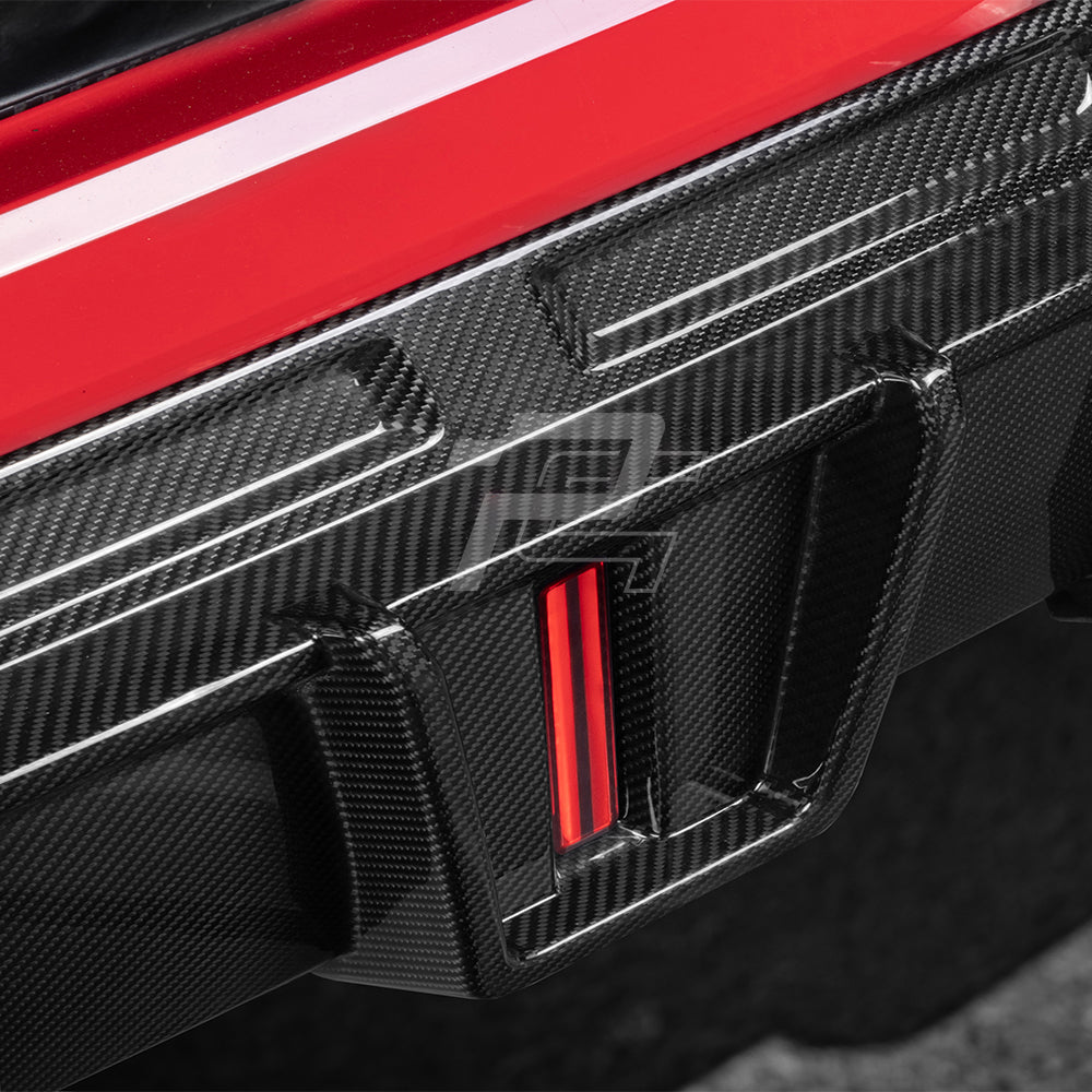 SQ Style Carbon Fiber Diffuser With Brake Light - BMW X6M F96