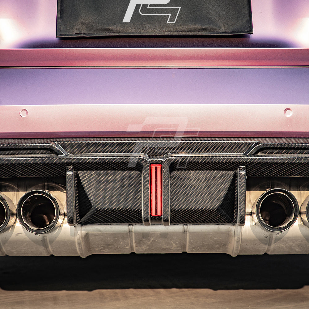 SQ Style Carbon Fiber Rear Diffuser Set With Brake Light V1 - BMW M4 G82 G83