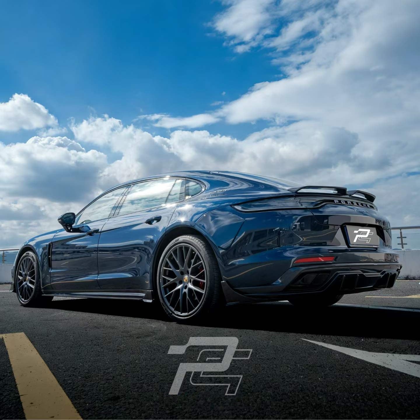 P Style Dry Carbon Fiber Rear Spoiler - Porsche Panamera 971