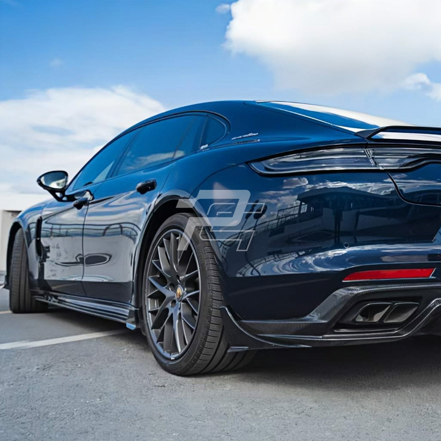 P Style Dry Carbon Fiber Side Skirt - Porsche Panamera 971